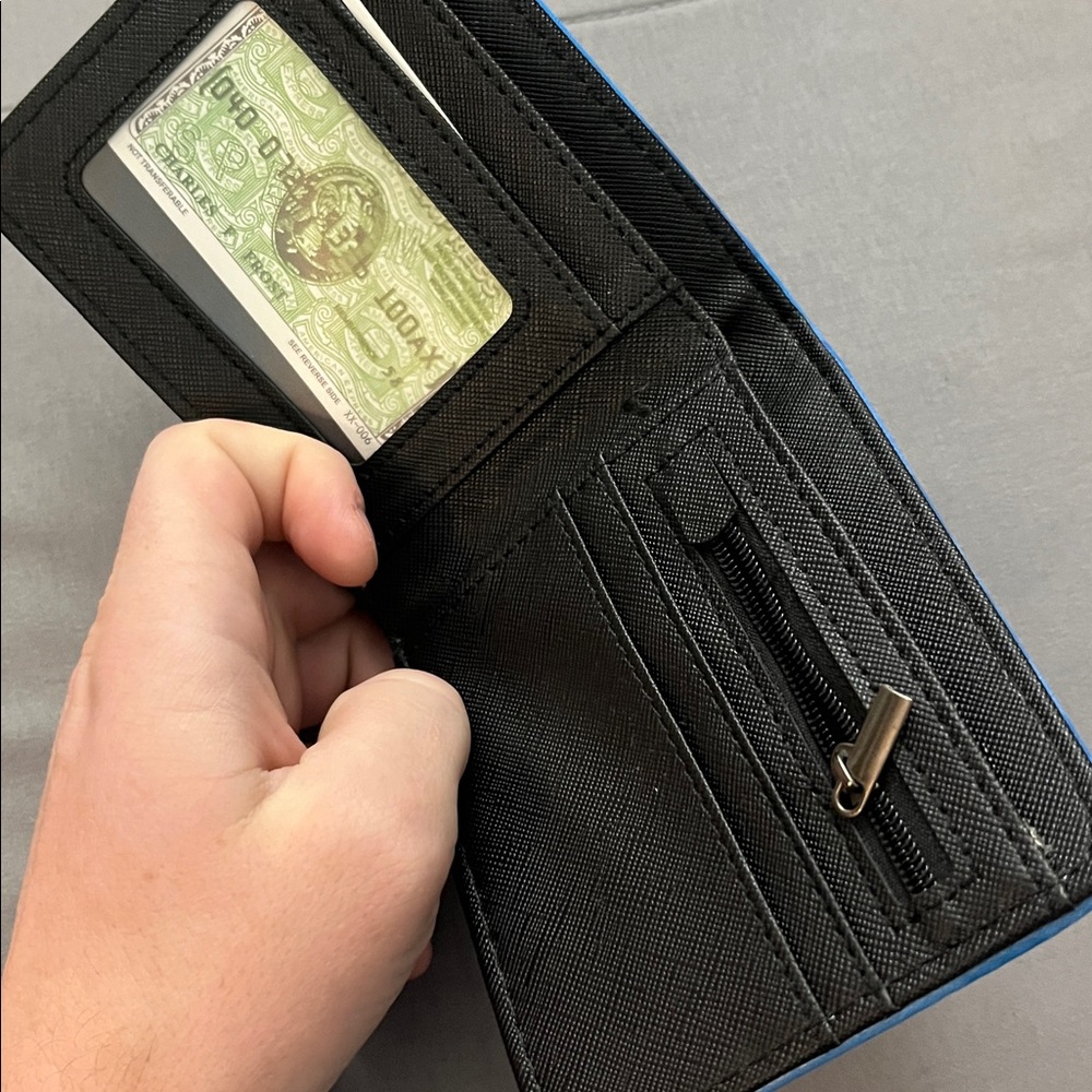 Roblox brand new video game wallet - Picture 3 of 3